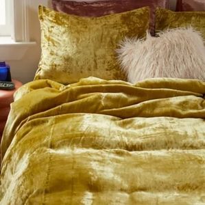 New without tags Urban Outfitters Skye Velvet Duvet - Queen - Lime / Chartreuse